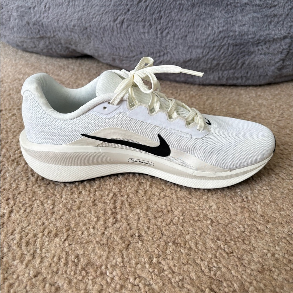 Nike Women's Running Sneakers - Picture 3 of 4